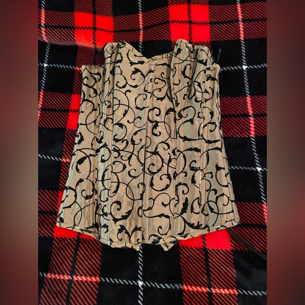 Be Wicked Size 32 Elegant Black and Gold Corset Top